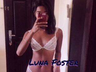 Luna_Foster